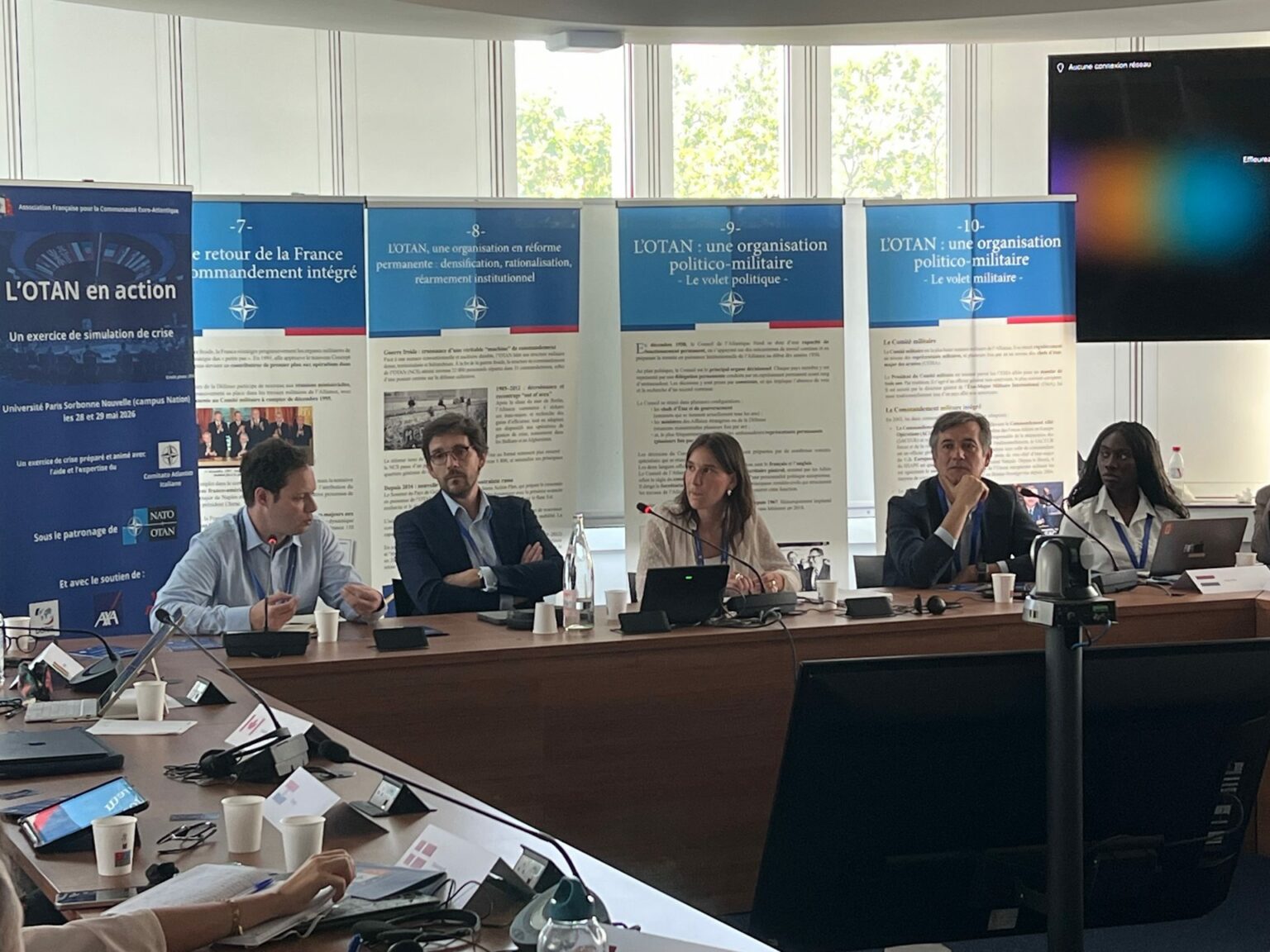 Experts and decision-makers talking with participants